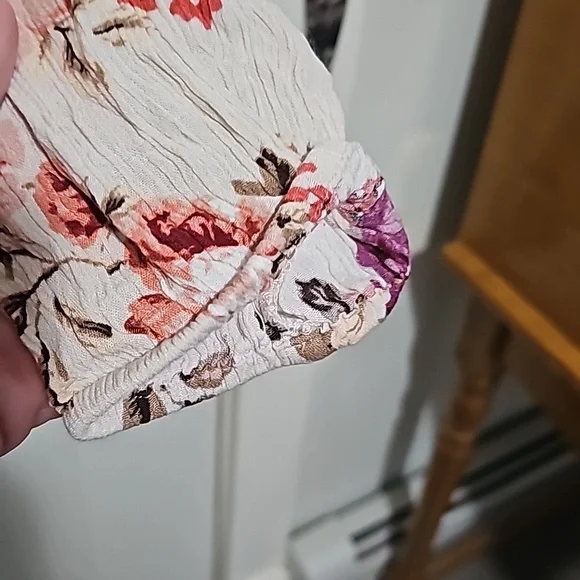 Like new, torrid blouse with pink and maroon flowers. - Picture 5 of 6